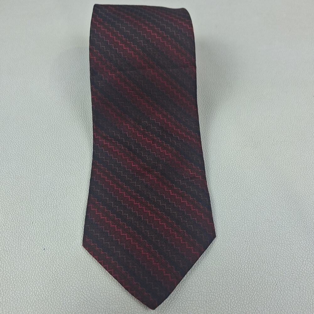Stacy Adams Men's Necktie Burgundy Red Black Chevron Zig Zag Silk Blend Classic